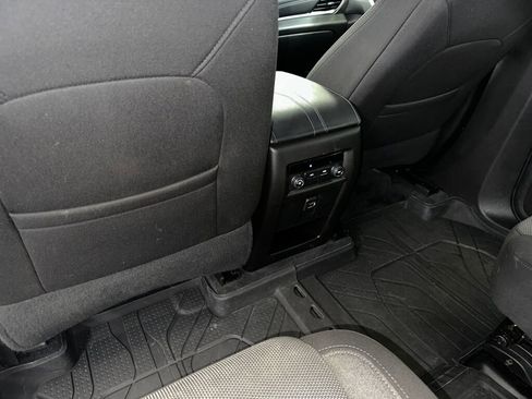 Certified 2023 Chevrolet Traverse LT image 21