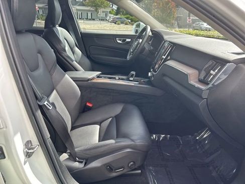 Certified 2022 Volvo XC60 B5 Momentum w/ Climate Package image 16