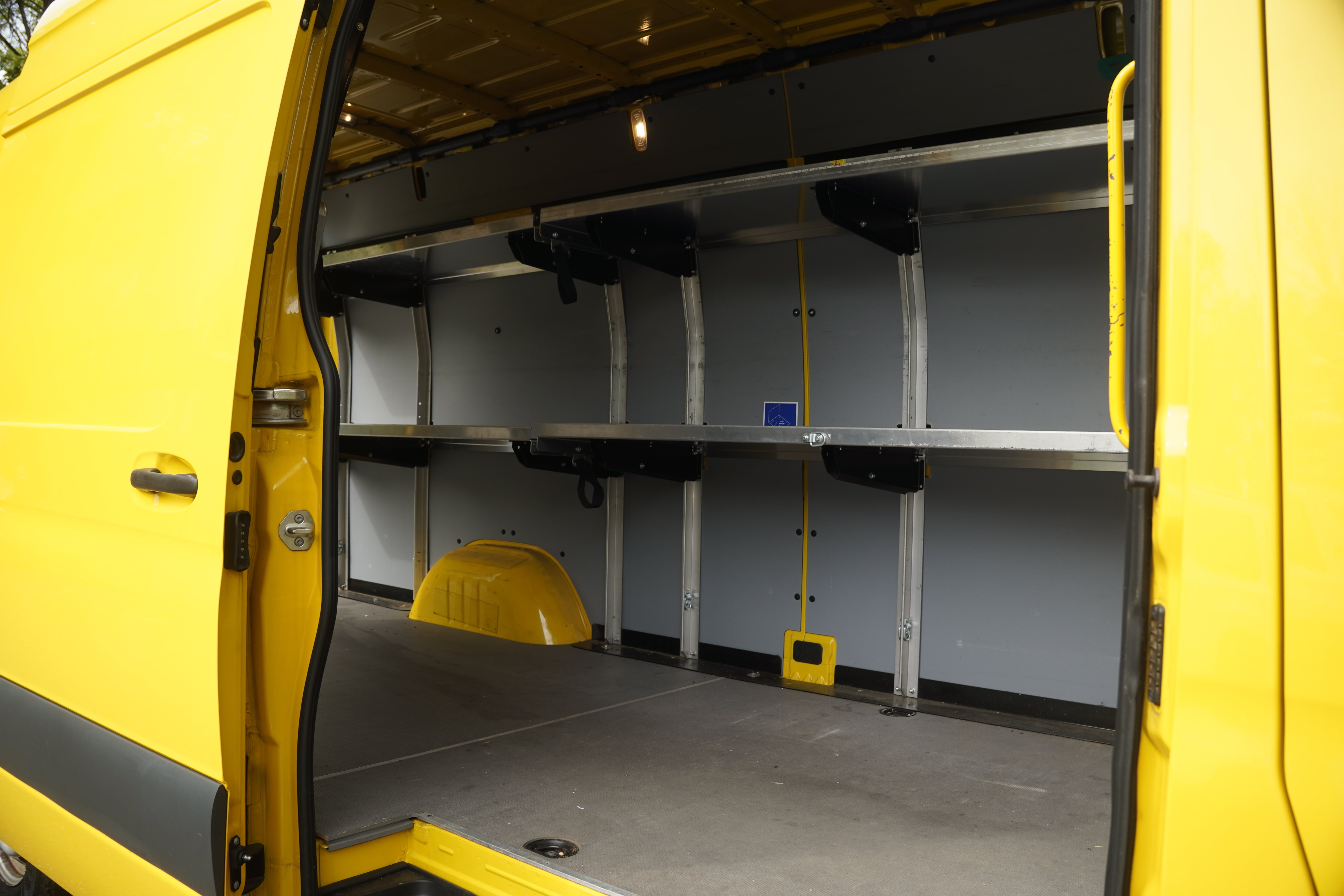 Used 2021 Mercedes-Benz Sprinter 2500 w/ Acoustic Package image 15