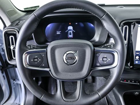 Used 2025 Volvo XC40 B5 Plus AWD/4WD image 10