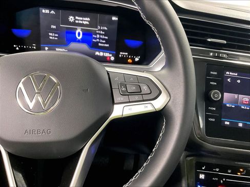 Used 2023 Volkswagen Tiguan SE image 23