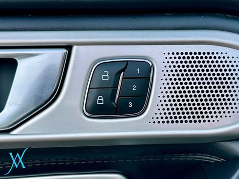 Used 2020 Ford Explorer Platinum w/ Premium Technology Package AWD/4WD image 13