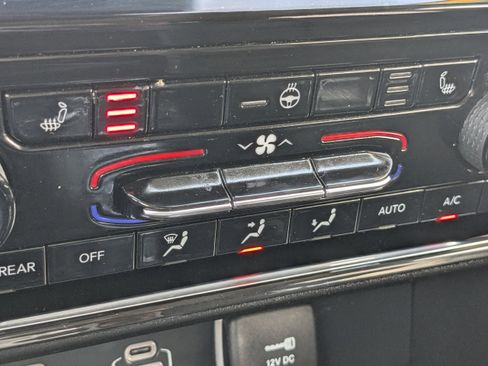 Used 2023 Jeep Grand Cherokee Limited image 22