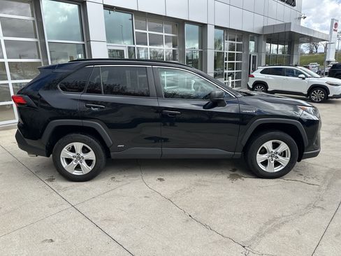 Used 2021 Toyota RAV4 LE AWD/4WD image 10