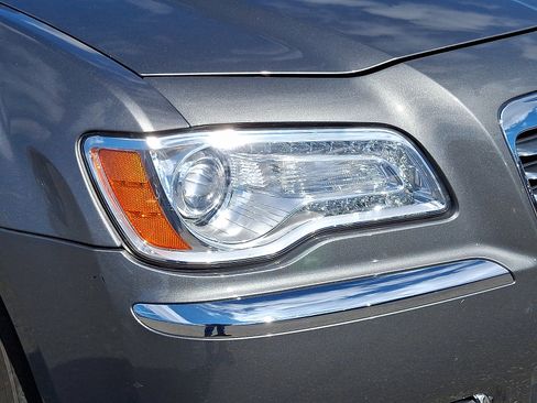 Used 2012 Chrysler 300 Limited image 10