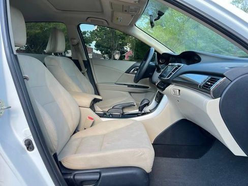 Used 2017 Honda Accord EX image 23