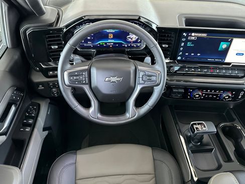 Used 2025 Chevrolet Silverado 1500 ZR2 w/ Technology Package image 17