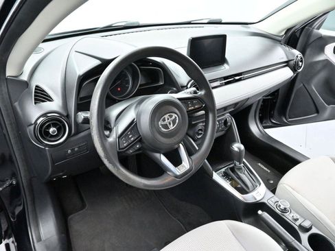 Used 2020 Toyota Yaris LE image 14