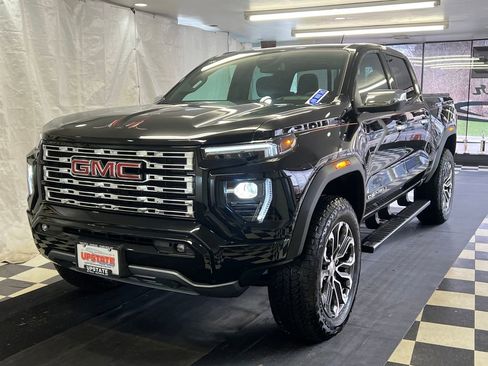 Used 2025 GMC Canyon Denali AWD/4WD image 3