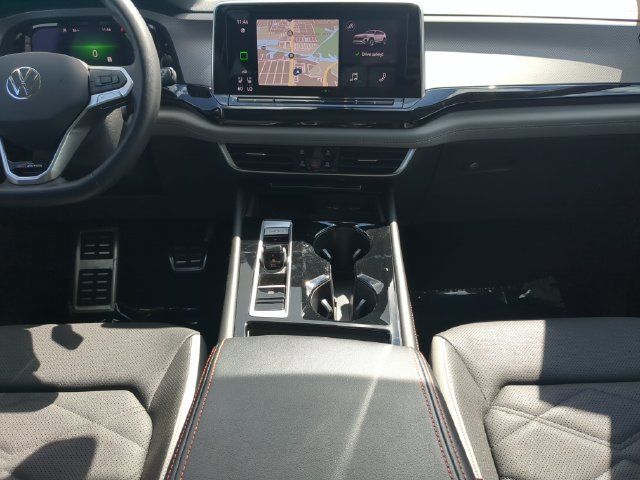 Used 2024 Volkswagen Atlas Peak Edition SEL AWD/4WD image 19