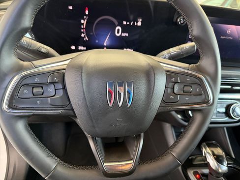 Used 2025 Buick Envista Sport Touring image 25