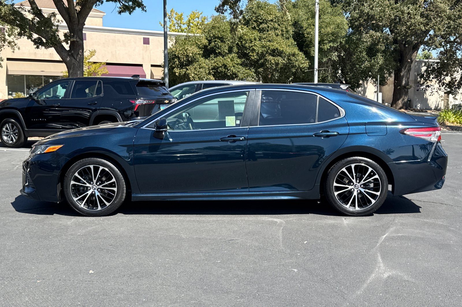 Used 2018 Toyota Camry SE w/ Moonroof Package FWD image 6