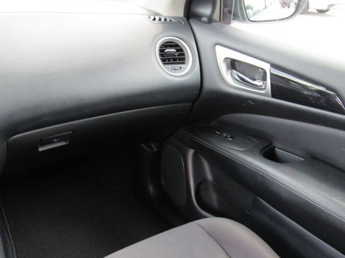 Used 2020 Nissan Pathfinder SV FWD image 19