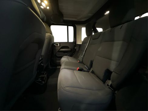 Used 2020 Jeep Wrangler Unlimited Sahara image 13