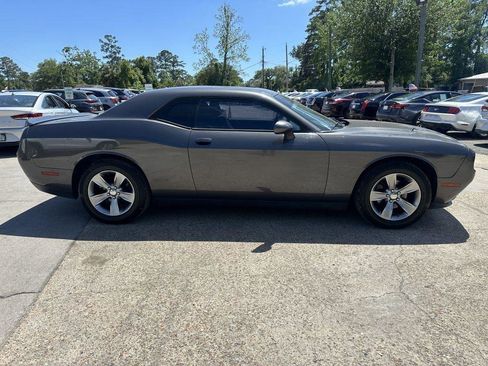 Used 2019 Dodge Challenger SXT w/ Driver Convenience Group RWD image 4