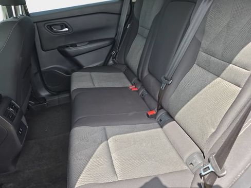 Used 2025 Nissan Rogue SV FWD image 17