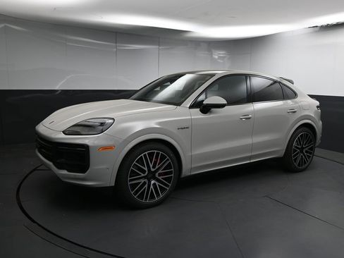 New 2026 Porsche Cayenne Turbo AWD/4WD image 1