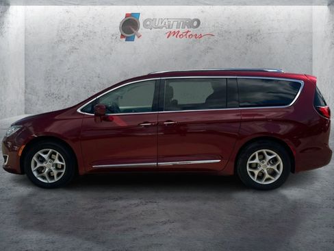 Used 2018 Chrysler Pacifica Touring-L Plus w/ Tire & Wheel Group FWD image 2