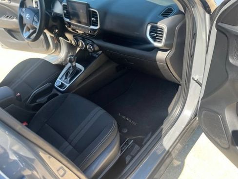 Used 2023 Hyundai Venue SEL FWD image 17
