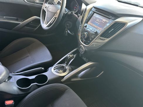 Used 2015 Hyundai Veloster FWD image 18