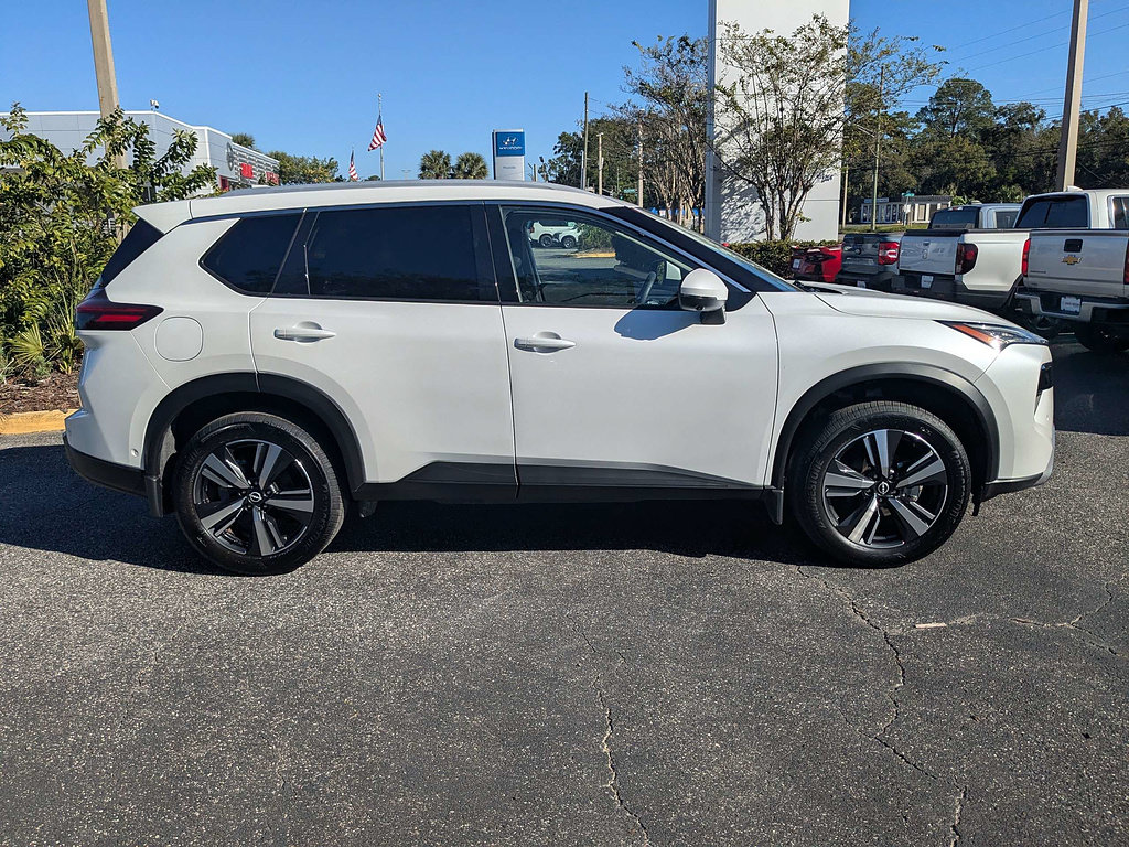 Certified 2025 Nissan Rogue SL w/ SL Premium Package FWD image 4