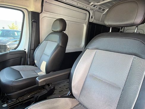 Used 2024 RAM ProMaster 2500 w/ Convenience Group FWD image 17