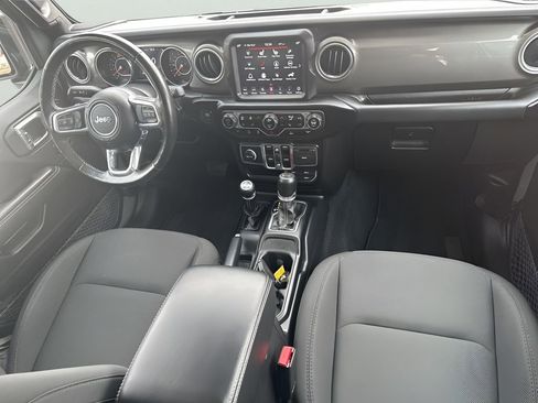 Used 2023 Jeep Wrangler Unlimited Sahara w/ Cold Weather Group AWD/4WD image 27