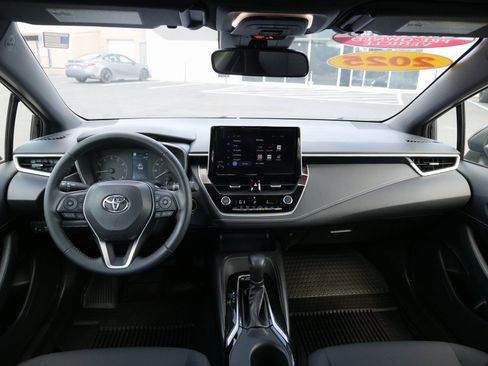 Used 2025 Toyota Corolla SE image 19