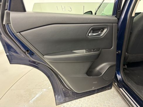 Used 2024 Nissan Rogue SV FWD image 12