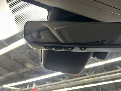 Used 2021 Toyota Highlander XLE FWD image 23