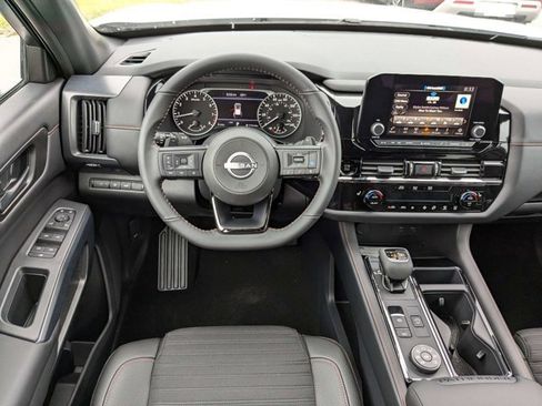 New 2025 Nissan Pathfinder Rock Creek image 18