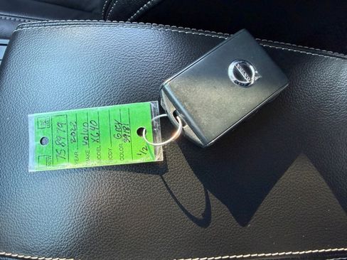 Used 2022 Volvo XC40 T5 Momentum image 39