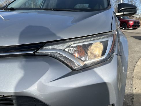 Used 2018 Toyota RAV4 LE image 6