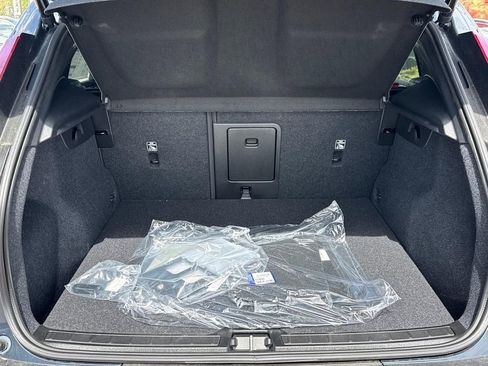 New 2026 Volvo XC40 B5 Core w/ Climate Package AWD/4WD image 5