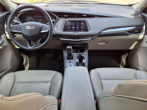 Used 2023 Cadillac XT4 Luxury w/ Cold Weather Package FWD image 11