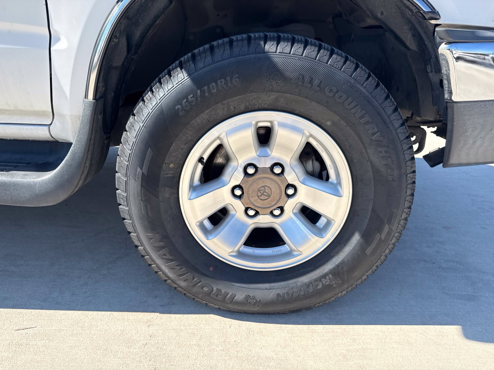 Used 2000 Toyota 4Runner SR5 RWD image 24