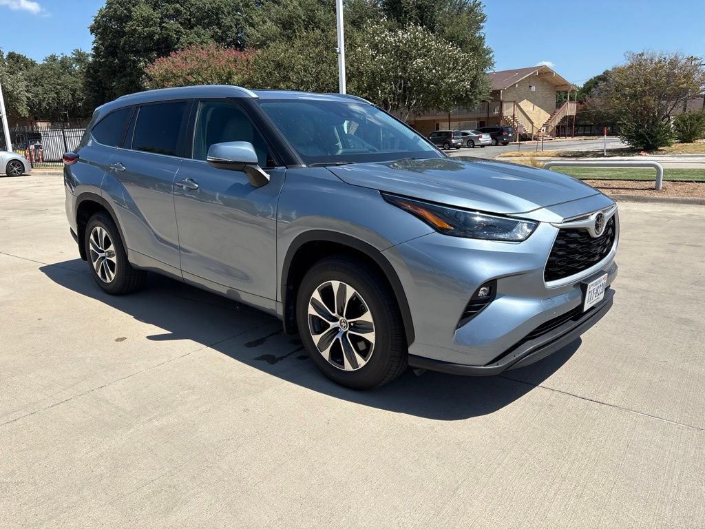 Used 2023 Toyota Highlander XLE FWD image 9