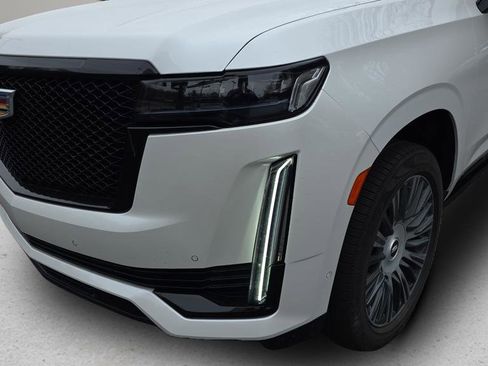 Certified 2022 Cadillac Escalade Sport w/ Touring Package image 9