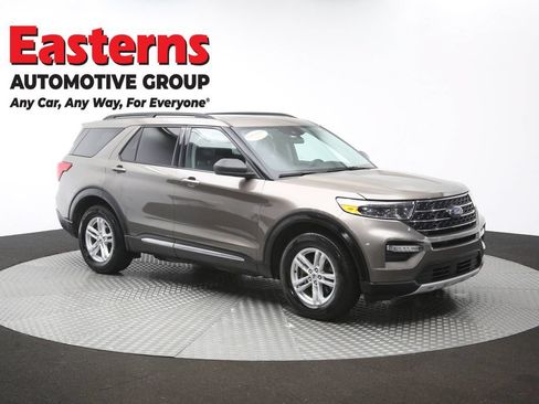 Used 2021 Ford Explorer XLT w/ Equipment Group 202A AWD/4WD image 48