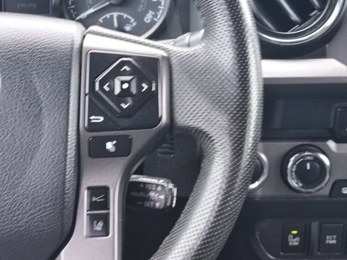 Used 2020 Toyota Tacoma TRD Off-Road w/ Technology Package AWD/4WD image 28