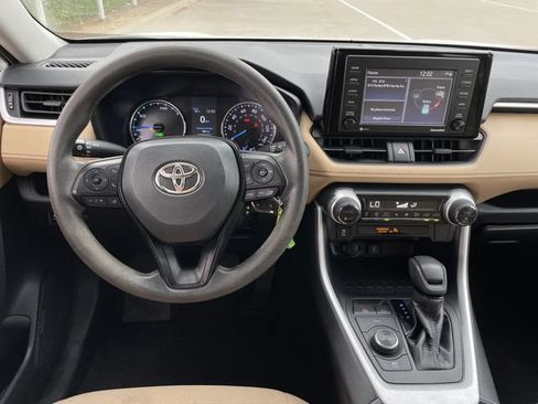 Used 2021 Toyota RAV4 LE AWD/4WD image 11