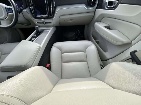 Certified 2023 Volvo XC60 B5 Plus w/ Climate Package image 15
