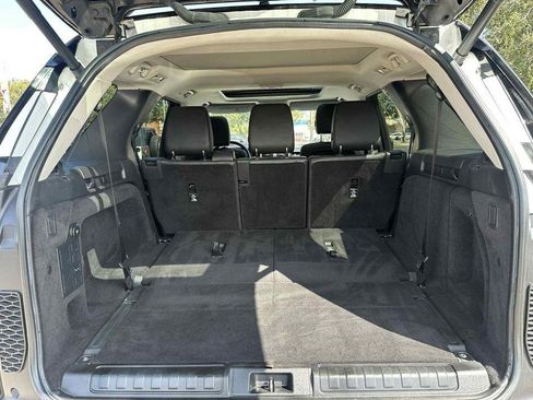 Used 2018 Land Rover Discovery SE image 21
