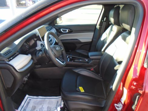 Used 2025 Jeep Compass Limited AWD/4WD image 7