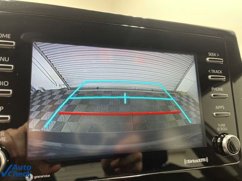 Used 2022 Toyota Camry SE image 9