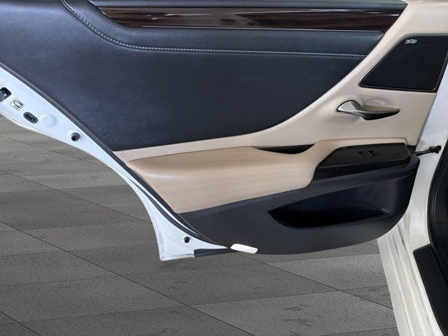 Used 2019 Lexus ES 300h w/ Accessory Package 2 FWD image 17