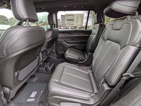 New 2025 Jeep Grand Cherokee L Limited w/ Luxury Tech Group II AWD/4WD image 15