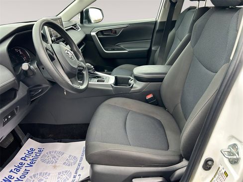 Used 2023 Toyota RAV4 LE image 9