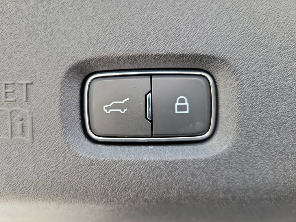 Used 2025 Ford Expedition Active RWD image 11