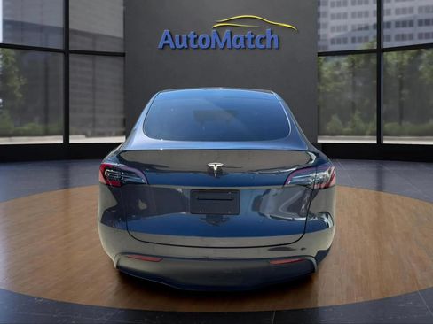 Used 2024 Tesla Model Y Long Range RWD image 9